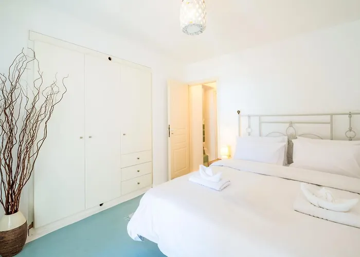 Sunny Getaway In Mykonos Lia 칼라파티스